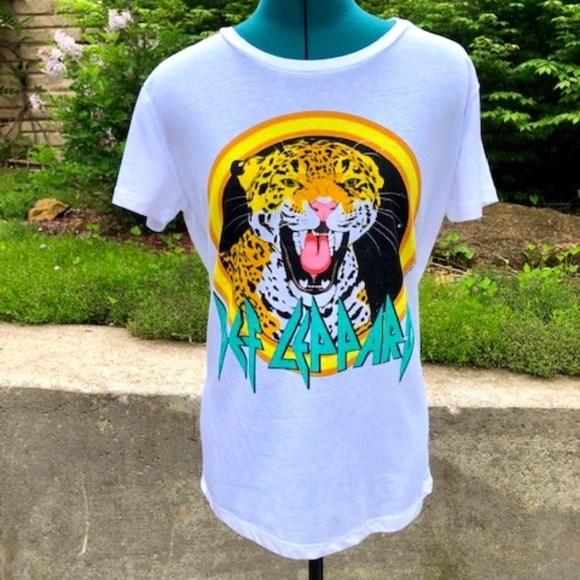 Chaser Tops - Chaser Def Leppard NWOT Tshirt Sz Medium